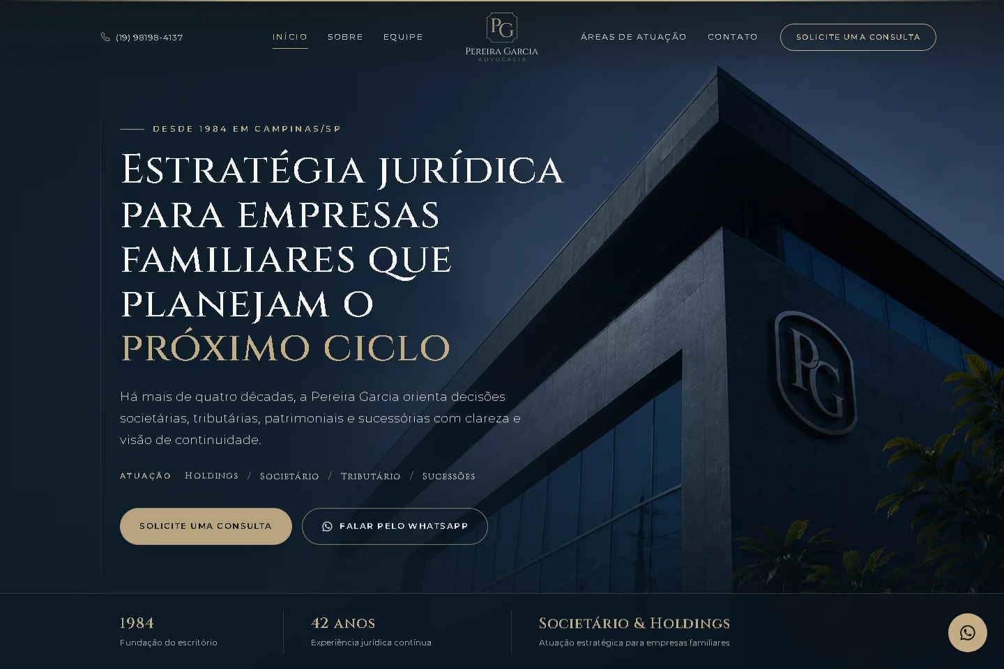 Hero do site institucional Pereira Garcia Advocacia, com navegação, posicionamento jurídico e chamada para consulta